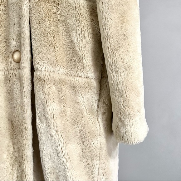 Faux fur coat - Picture 4 of 11